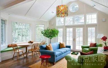 客廳裝個飄窗可以少買一座沙發！