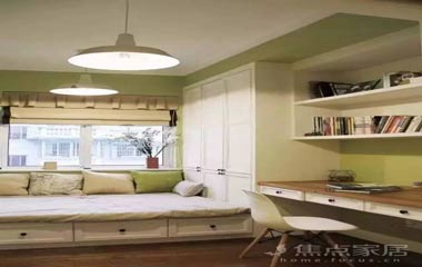 榻榻米和書桌的組合，才是小戶型的最佳選擇