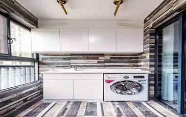 陽臺只裝一個晾衣架?實在太浪費,現在家家都這樣在陽臺裝吊柜!