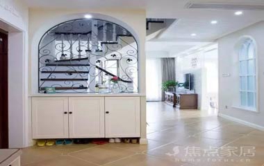 美式和北歐的混搭，少不了多種瓷磚巧妙運用