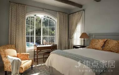 臥室窗簾布置小技巧，這樣做更高檔！