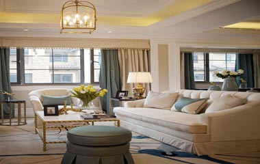 法式新古典格調(diào)與現(xiàn)代抽象藝術(shù)元素沖撞