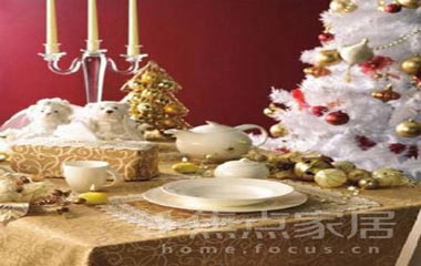 圣誕餐廳巧裝扮 各類飾品顯神通
