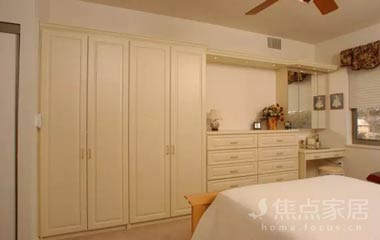 衣柜+電視柜組合，搞大你的小房間，簡潔實用又漂亮