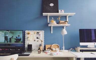 軟木墻、雙人辦公區、廚房小白磚