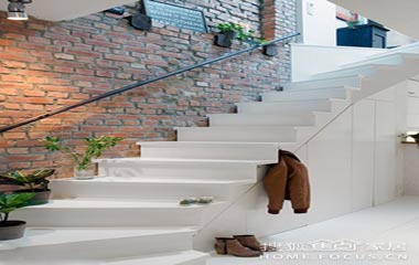 活用家中死角落 創意打造別有洞天的樓梯空間