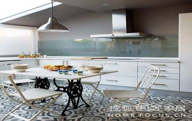 “膠囊”空間 小戶型廚房4大生存法則