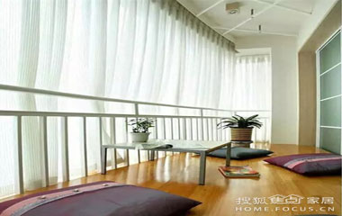 巧變封閉陽臺為休息室。