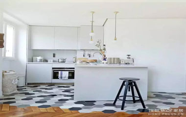 白色櫥柜+白墻,營造簡單清爽的廚房!