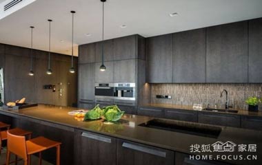 黑白灰經典配色 展現低調的簡約美