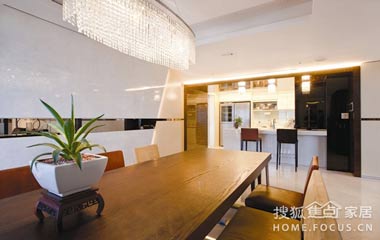 讓光線暢通無(wú)阻 半隔斷連接不同空間