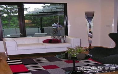 網(wǎng)友裝修多彩方塊毯 適度增溫且美觀