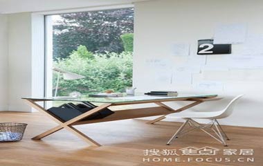 術(shù)與實用兼?zhèn)?10款新穎書桌滿足你的想象