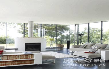 充足采光 落地窗提亮客廳空間(圖)