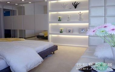 展示溫馨二居室設計 黑色花瓣裝飾