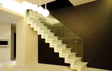 復(fù)式樓梯裝修注意防潮 踏步扶手要常保養(yǎng)