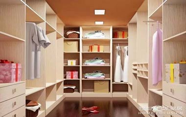 衣柜就像女人臉 保養(yǎng)化妝不可缺少